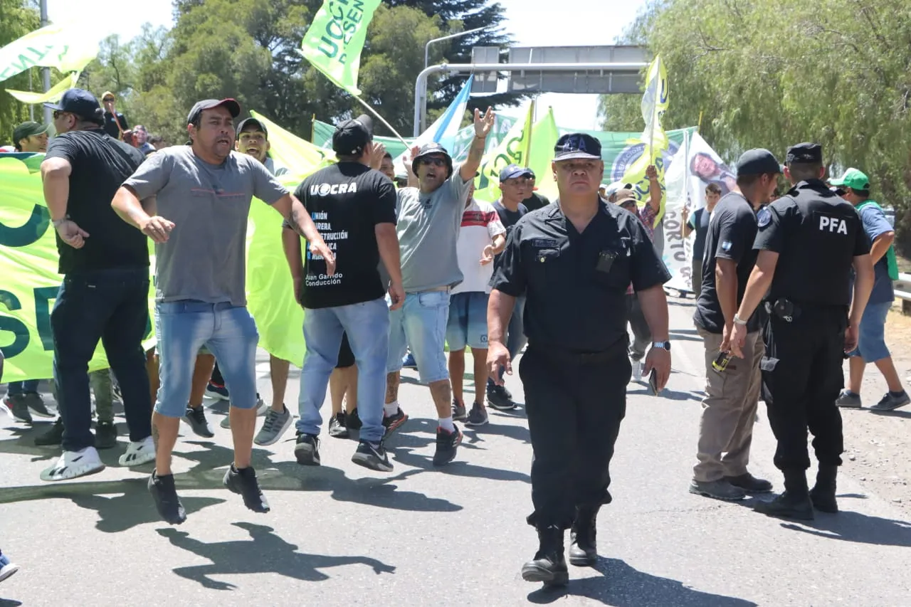 Obreros en pie de lucha: UOCRA marcha contra el ajuste de Milei