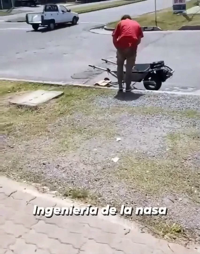 La NASA, un poroto: albañil convirtió una carretilla en moto y el video estalló en las redes