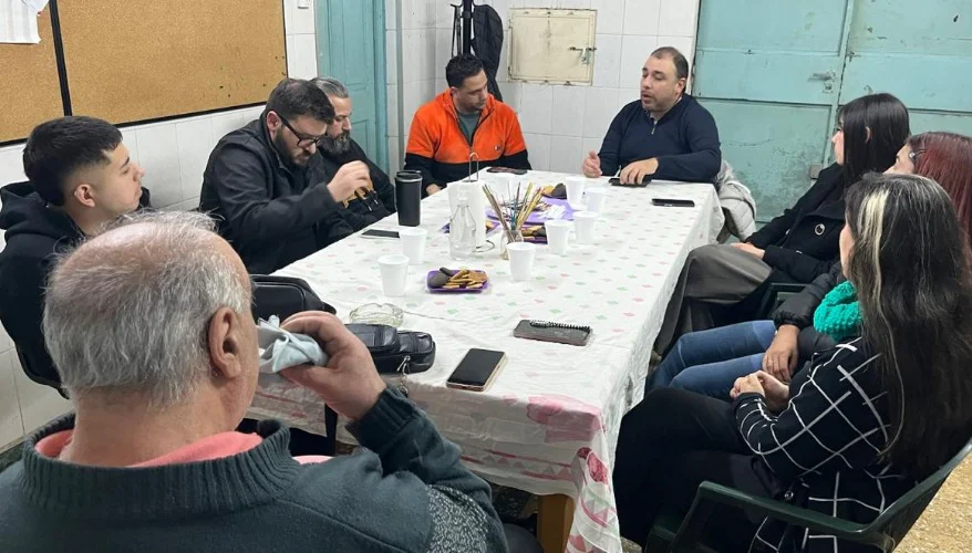Tras romper con la conducción local, Nievas lanzó una mesa política para disputar dentro del mileísmo lanusense.