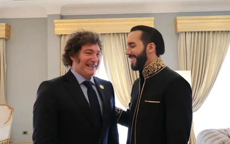 Javier Milei junto a Nayib Bukele