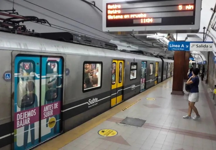 Un pasajero se cayó a las vías