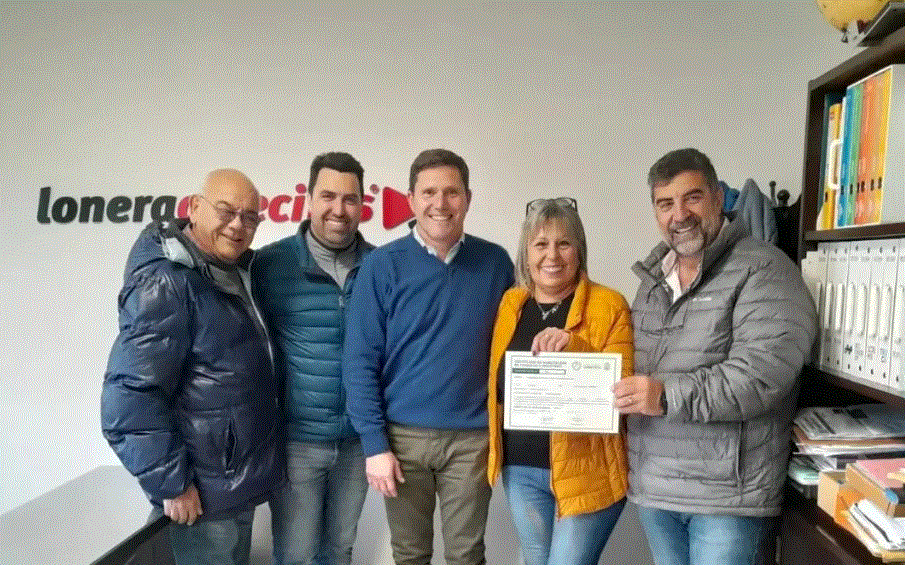 Bouvier entregó escrituras a empresas del SIPA.