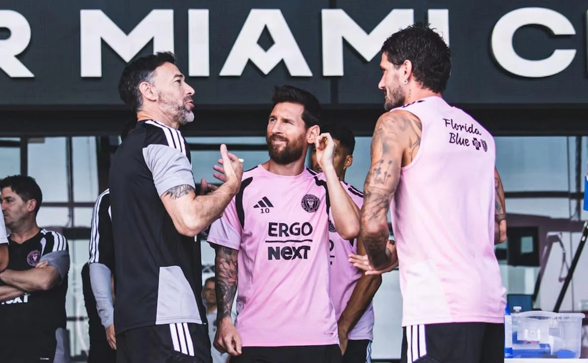 Kily González, Messi y De Paul.