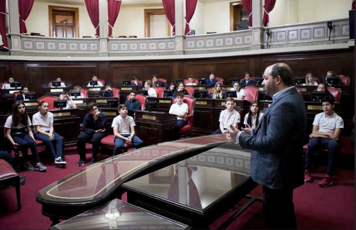 Máspoli mostró el funcionamiento de la Legislatura a estudiantes