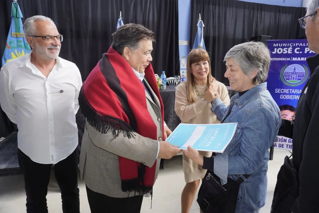 Ishii entregó escrituras  actas de posesión 2