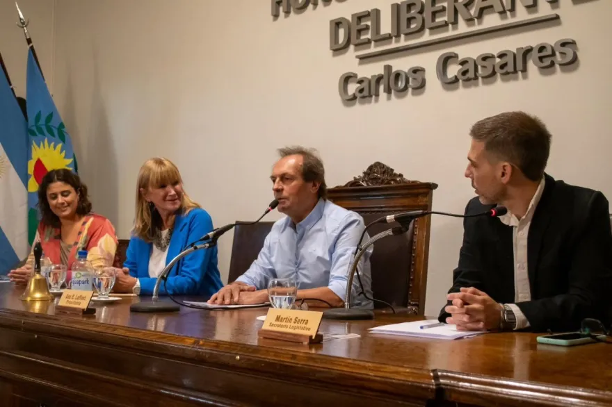 Daniel Stadnik en el inicio de sesiones del Concejo Deliberante de Carlos Casares