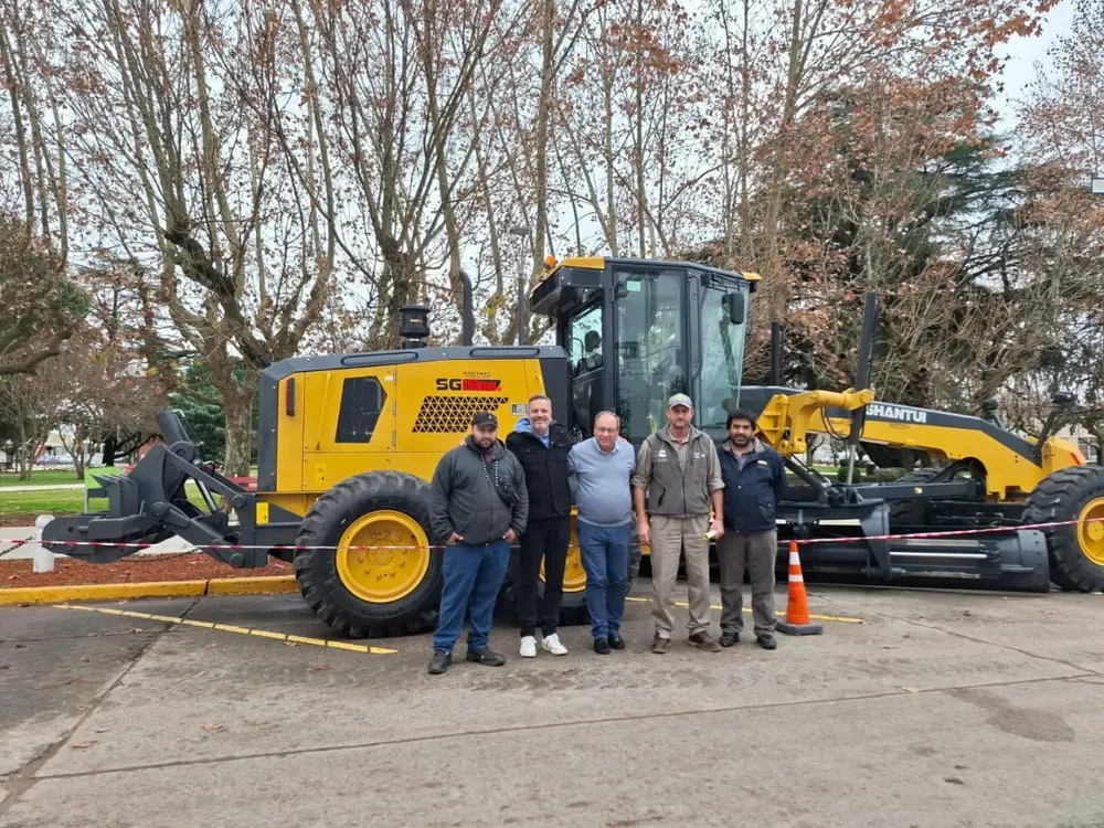 El Municipio de General Alvear incorporó una nueva motoniveladora
