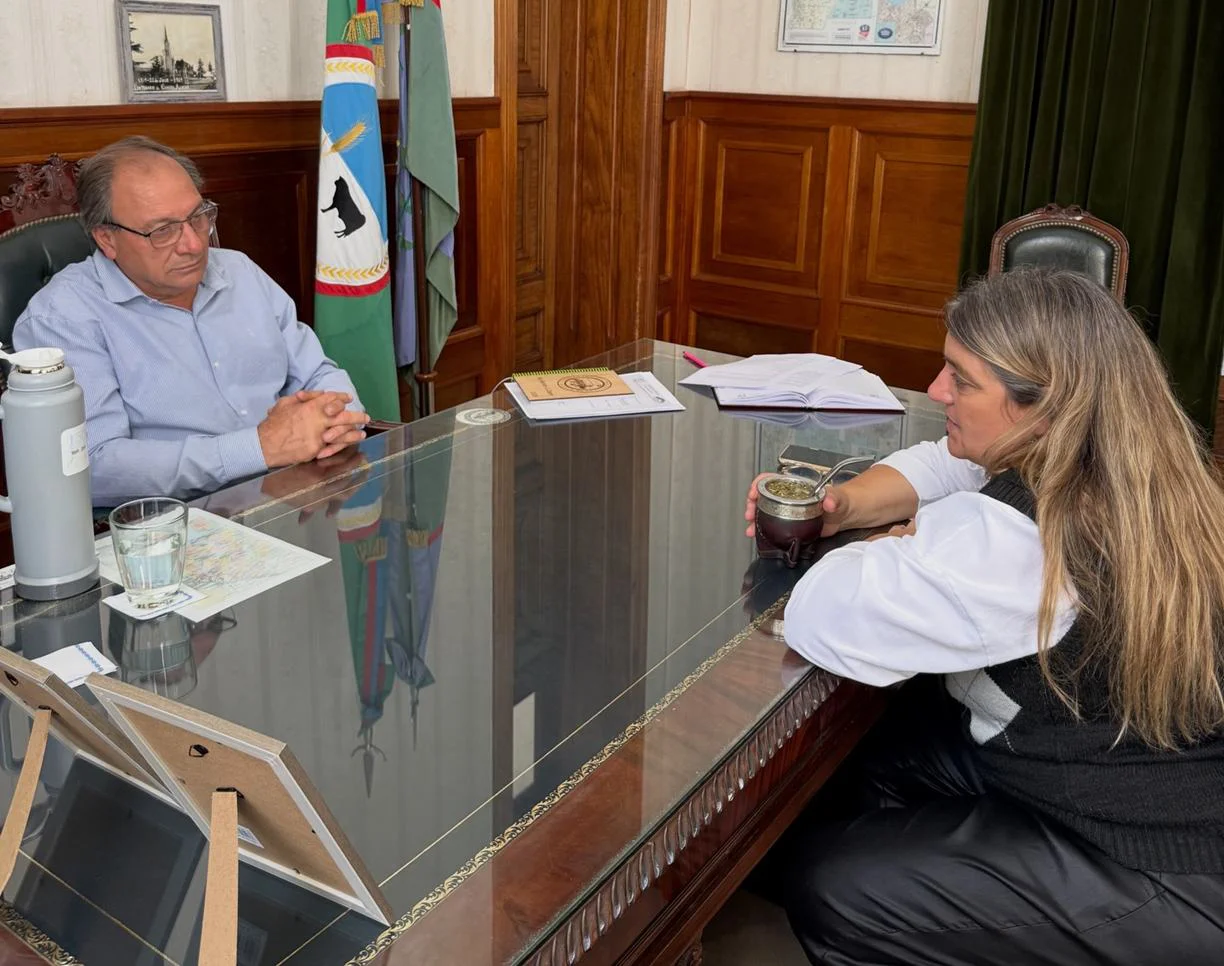 El intendente Capra recibió a la Inspectora Jefe Distrital de Educación, Erica Pomilio