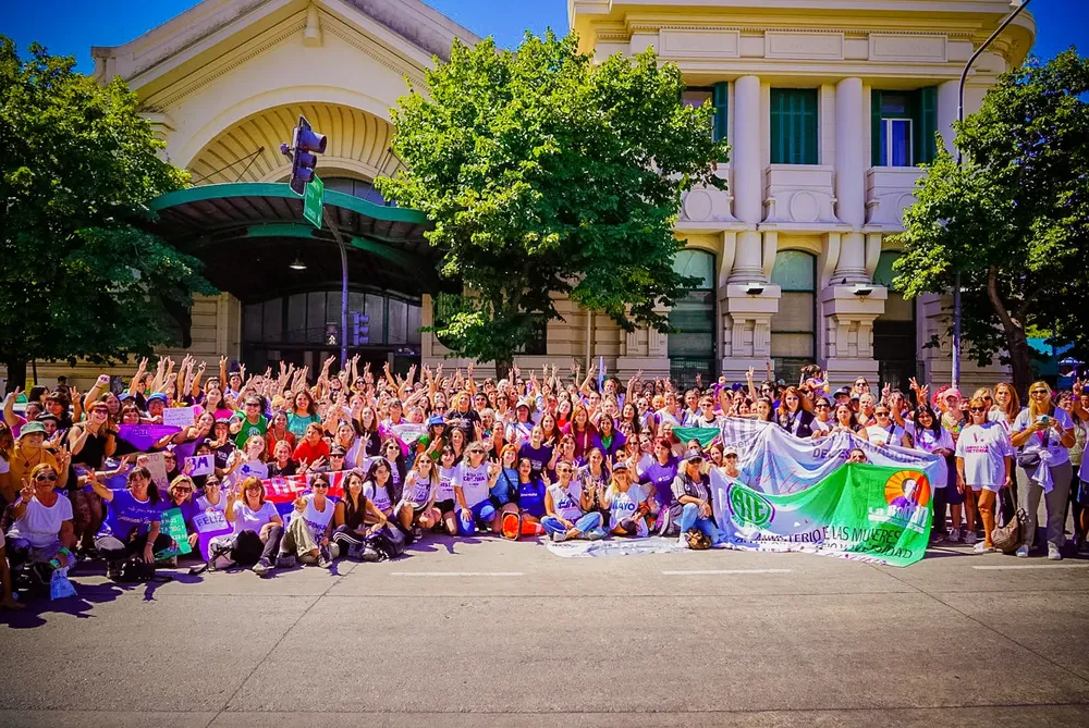 Las mujeres bonaerenses marcharon contra el ajuste de Milei2