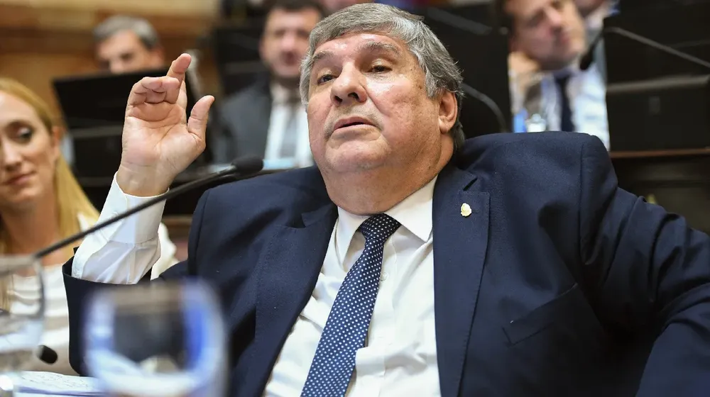 Senador José Mayans.