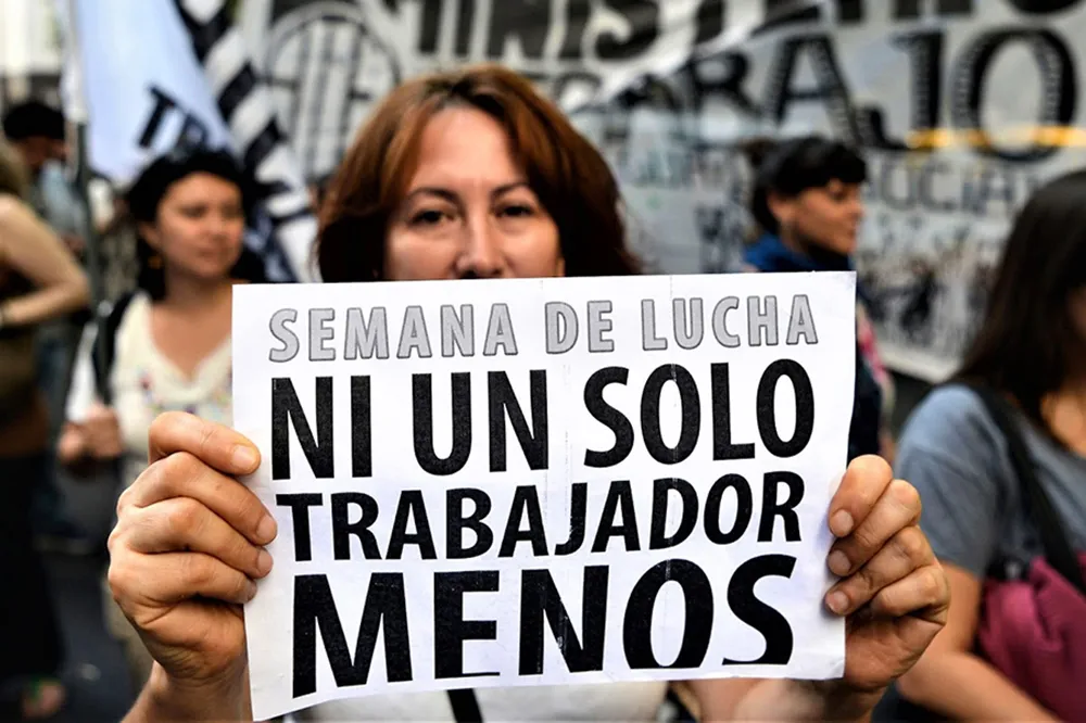 Más de 34.000 empleados públicos fueron despedidos en 11 meses