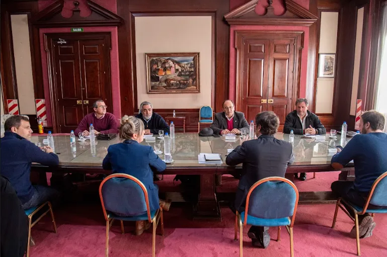 Kicillof encabezó una reunión de trabajo con intendentes