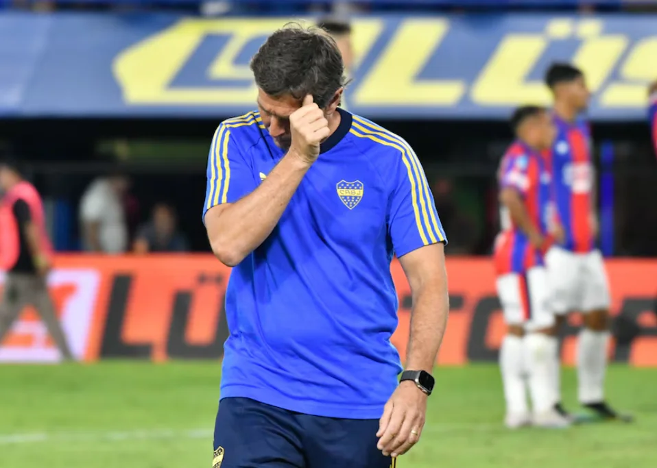 Úbeda se retiró de la cancha silbado.