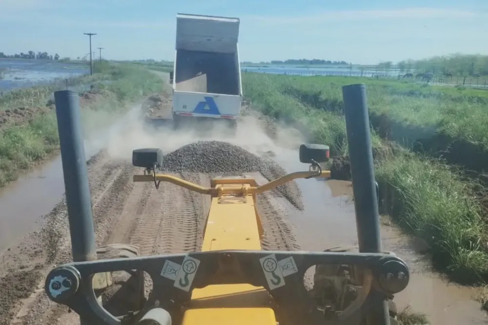 Mantenimiento de caminos en Carlos Casares.