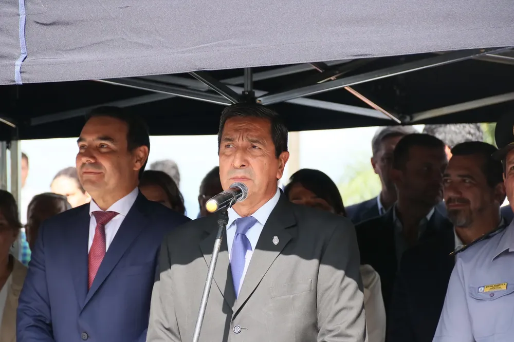 Buenaventura Duarte junto al gobernador Gustavo Valdés