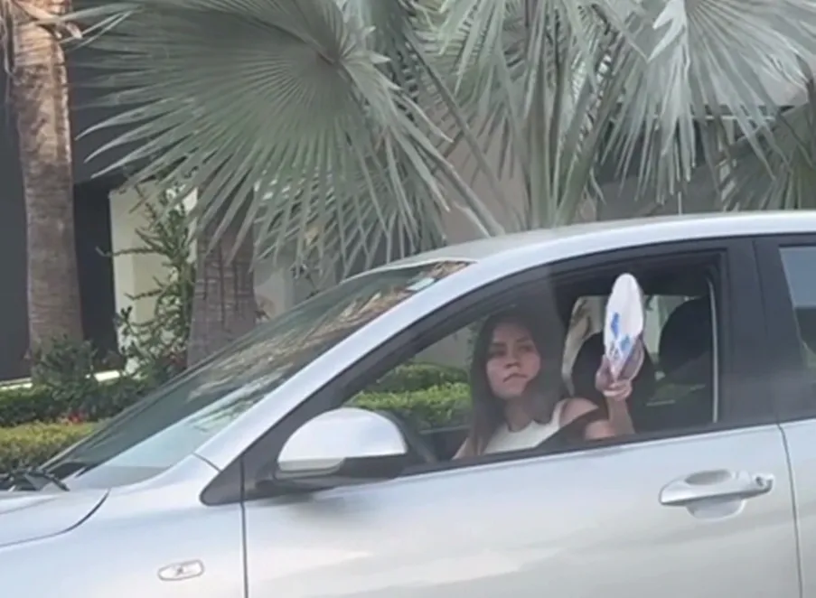 La creativa maniobra de una joven que se volvió viral en el tránsito La creativa maniobra de una joven que se volvió viral en el tránsito