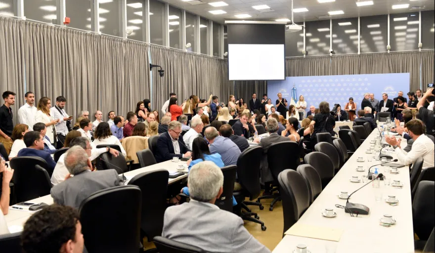 Jornada clave en Diputados debate por tropas, siniestros viales y cierre de CineAr