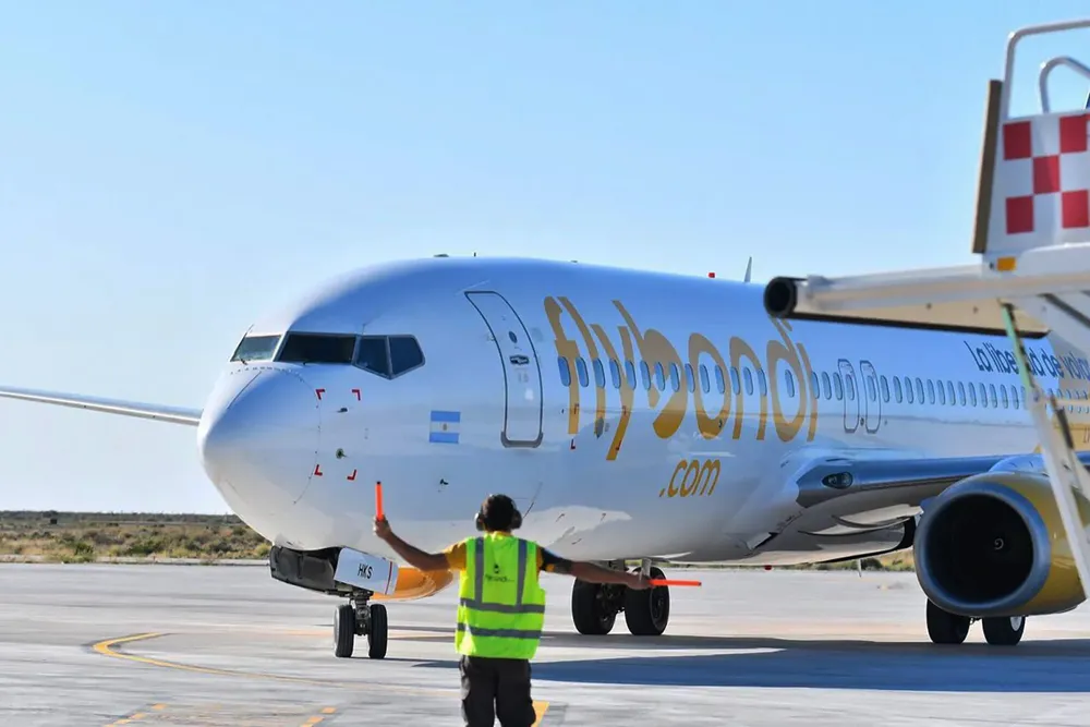 Avión aeropuerto Flybondi aeronáuticos Flybondi