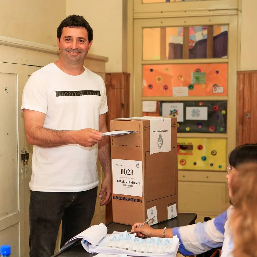 General Viamonte: Mauricio Martín ya votó en la Escuela 7