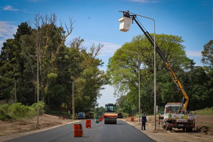 Avanza la iluminación en Avenida de la Cruz Gorordo
