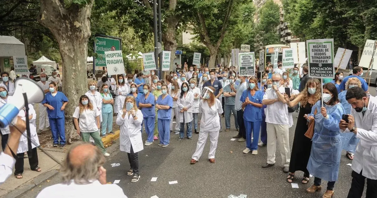 Los trabajadores de la salud de CABA marchan hacia la sede del ministerio porteño