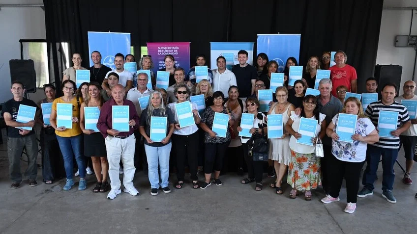 Más de 40 familias recibieron la escritura de su vivienda