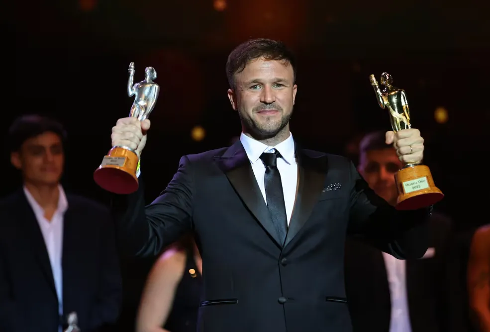 Canapino ganó el Olimpia de Oro y Maradona fue homenajeado con el premio Infinito