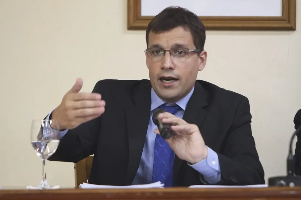 Tildan de “corrupto y desinflado” el Presupuesto de De Jesús para 2018