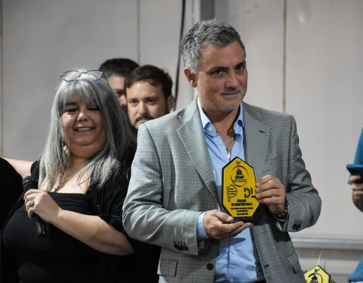 Claudia del Valle junto a Sebastián Pareja