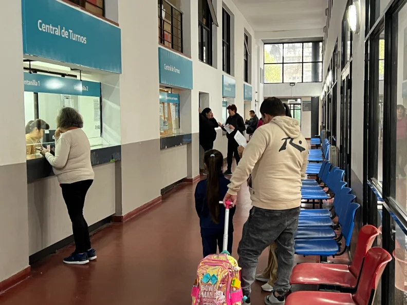 La Provincia endurece controles sobre prepagas y obras sociales mientras crece la presión sobre los hospitales públicos.