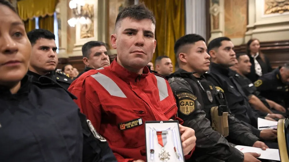 Kicillof distinguió a oficiales de la Policía