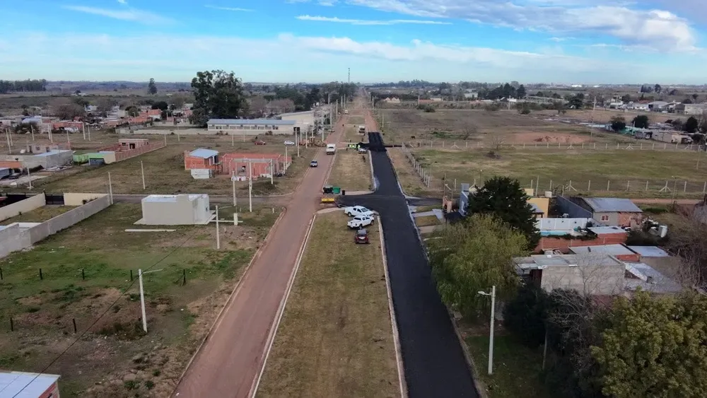 Poletti recorrió los trabajos de pavimentación de la continuación de la Avenida Mitre 2