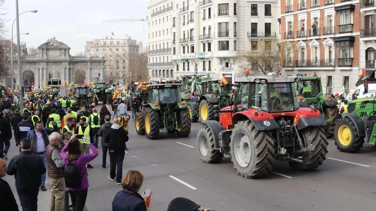 Protesta de agricultores tractores España Madrid