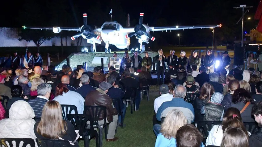 Se inauguró el avión Grumman Tracker S-2E