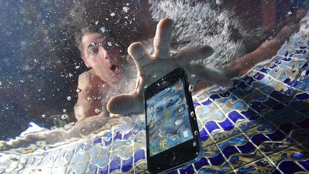 Celular tecnologpia agua