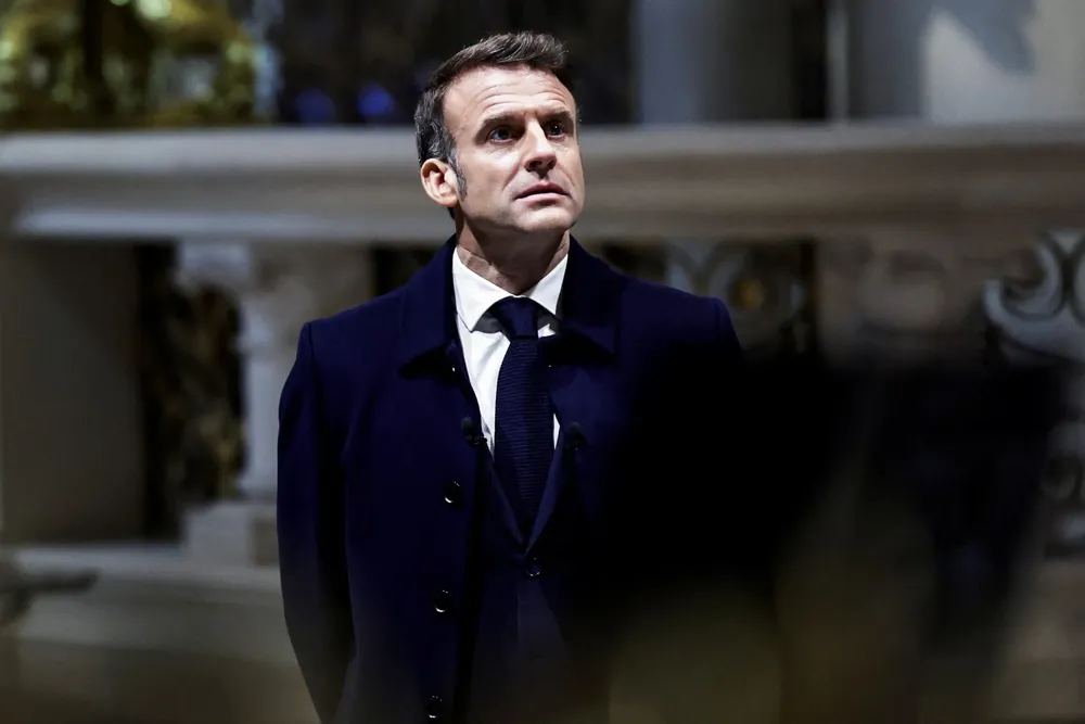 Crisis en Francia: Macron busca nuevo primer ministro