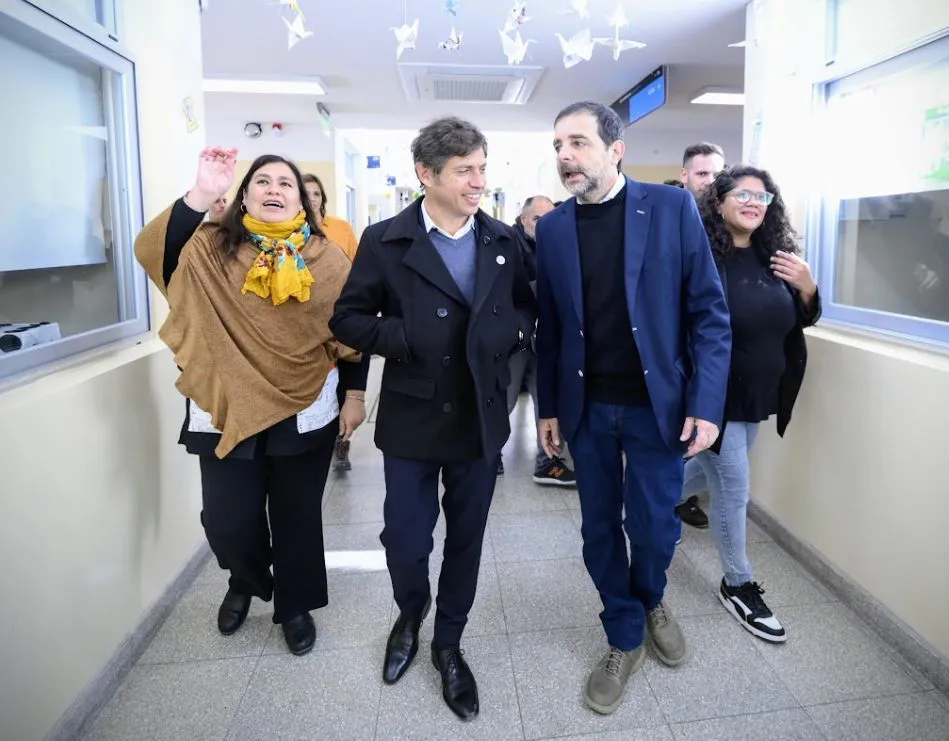 Kicillof recorrió la escuela junto a Moreira