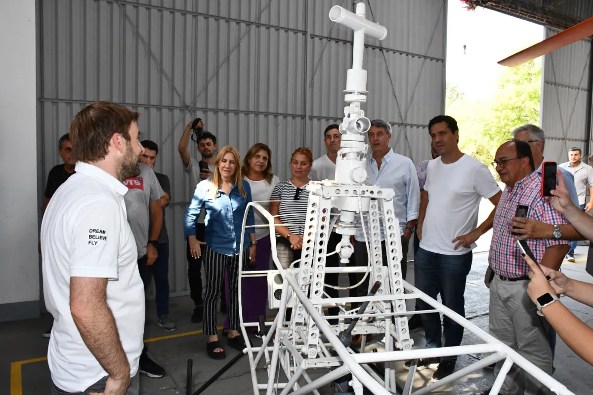 Salomón y Abad en la empresa Cicaré Helicópteros SA.