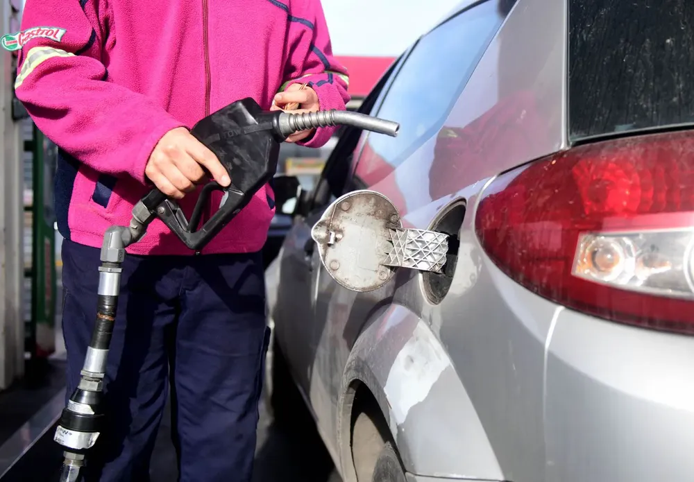 combustibles-nafta-gasoil-estaciones-servicio-axion-8jpg