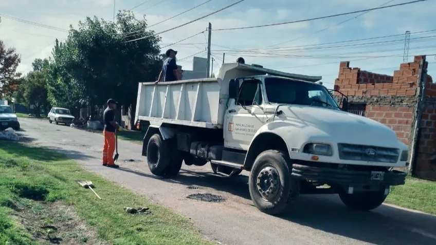 Trabajos de bacheo en SAG.