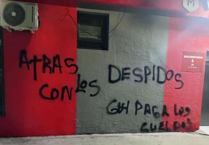 Pintadas contra Ghi en Morón