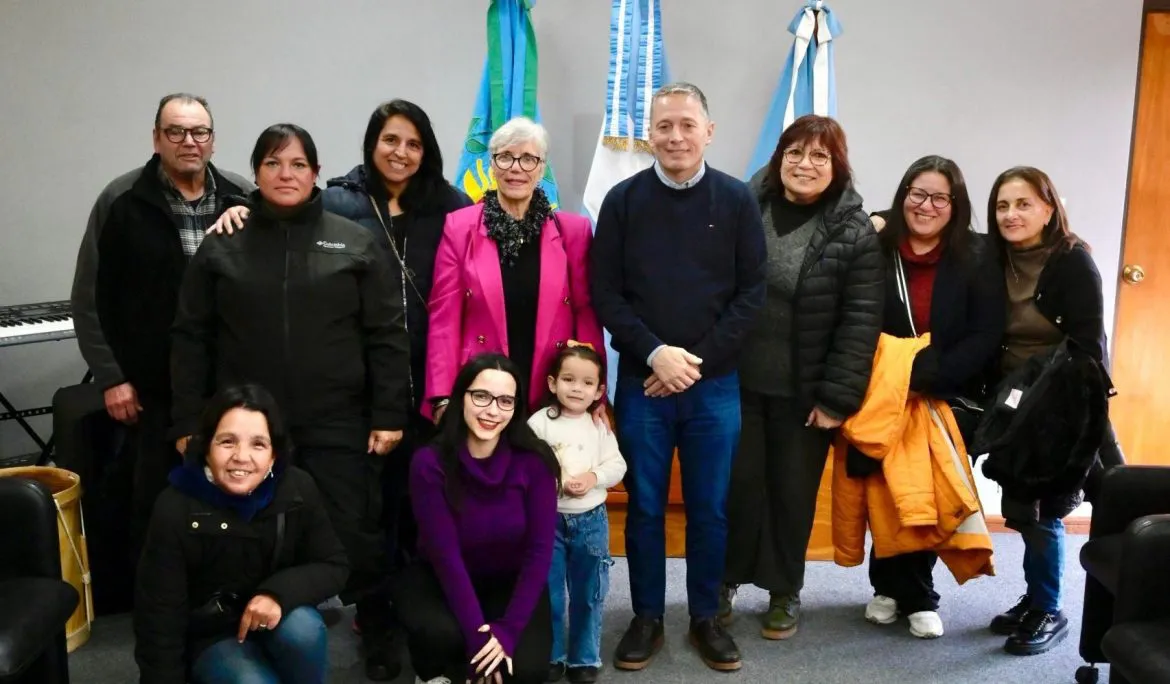 Gray entregó instrumentos musicales y equipamiento al Coro Betania de Monte Grande