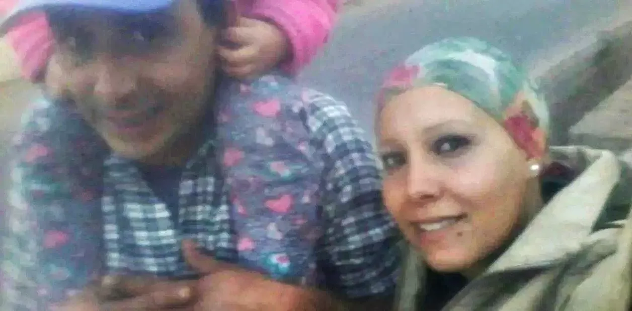 Desgarrador pedido de ayuda: Lucha contra un cáncer y se quedó en la calle con toda su familia