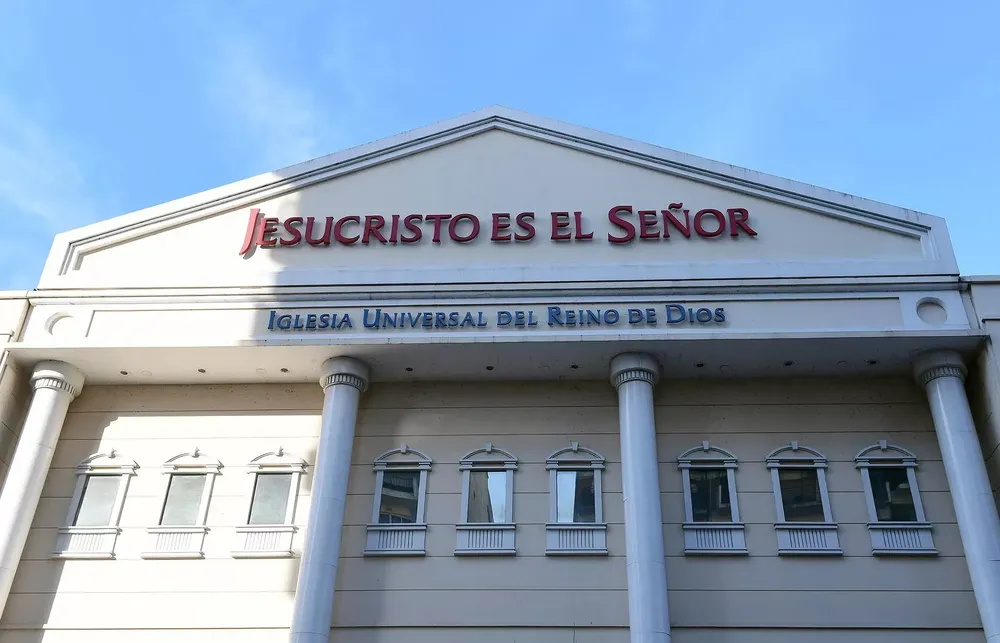 Cafiero destaco el trabajo social de las iglesias evangelicas en un encuentro con esa congregacion