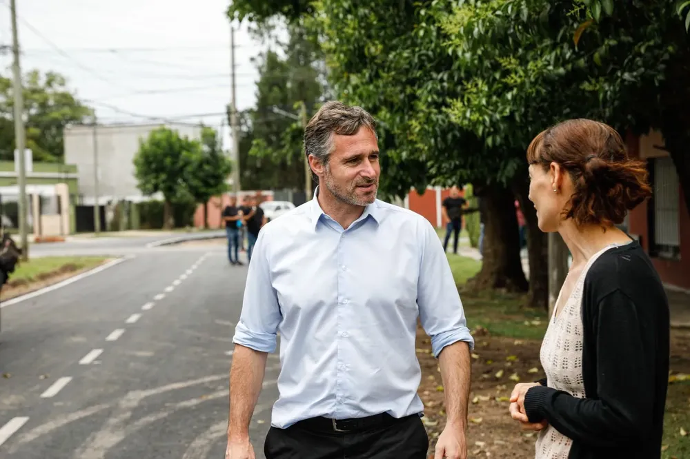 Achával recorrió nuevo pavimento en Del Viso.