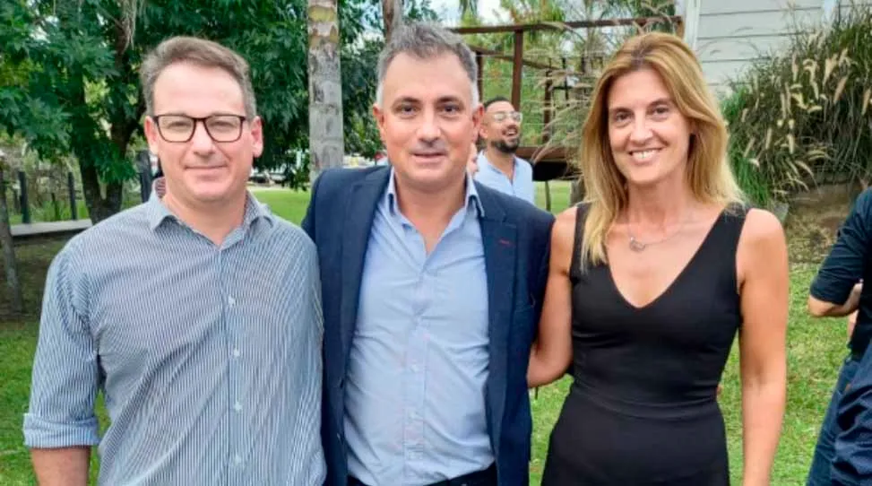 Guillermo Lascano y Celeste Arouxet junto a Pareja.