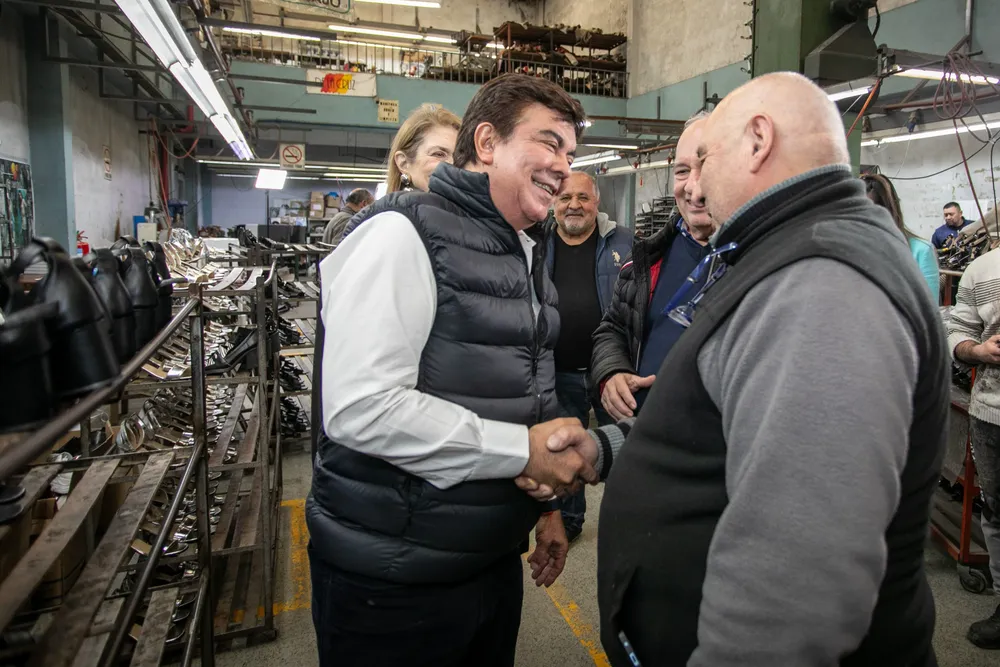 Espinoza en la fábrica de calzados De La Cruz en Lomas del Mirador.