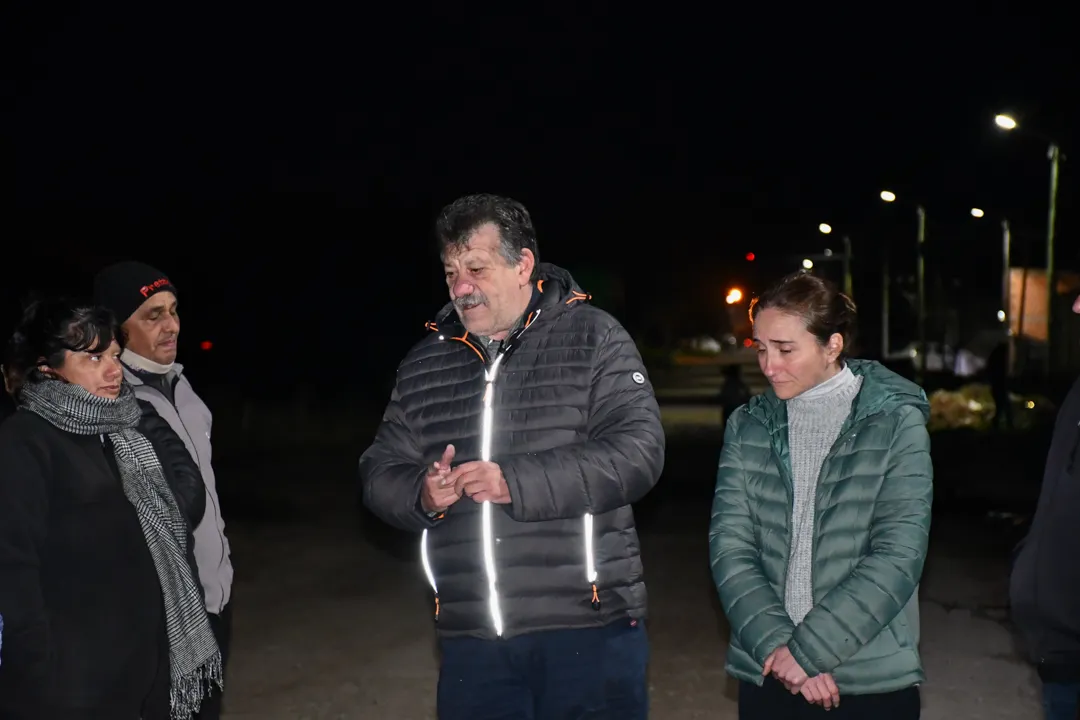 Con la presencia de vecinos, el intendente acompañó el encendido de nuevas luminarias LED