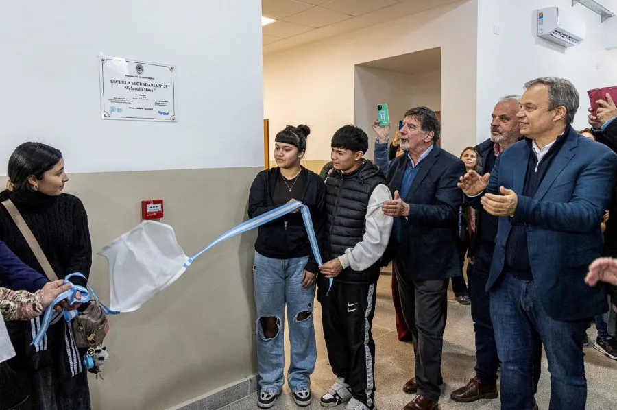 Cascallares, Sileoni y Paula Eichel inauguraron el nuevo edificio de la Escuela N° 35