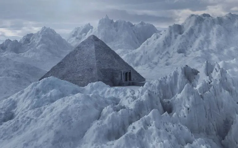 Pirámide en la Antártid